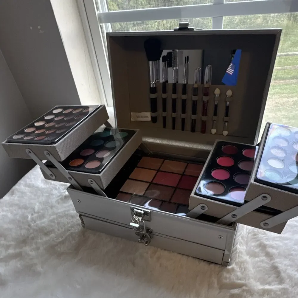 Metal Makeup Train Case Set Multicolor Pressed Powder Eye Shadow Blush Brushes